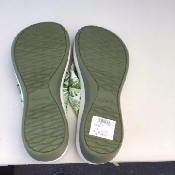 Clarks Women’s Green Tropical Print Cushioned Flip Flops - Picture 6 of 6